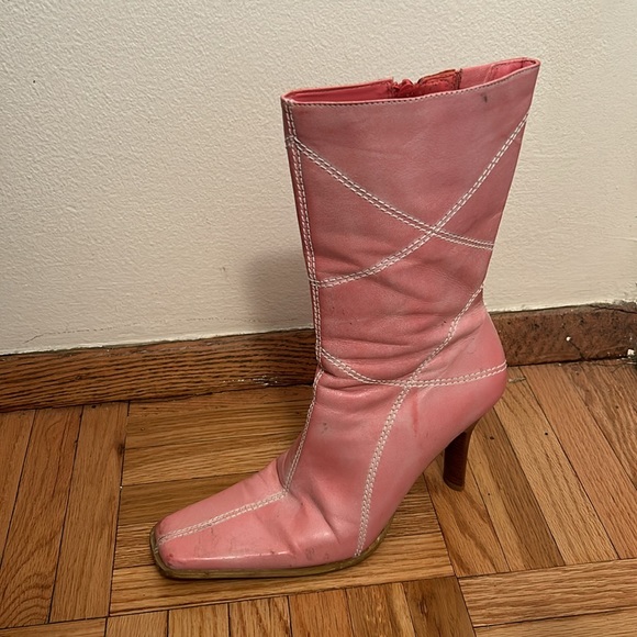 Pink leather pointy toe boot with heel. Early 2000’s aesthetic. - Picture 1 of 6